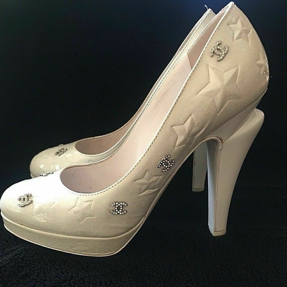 Chanel White Pumps With Patent Leather Chanel size 36